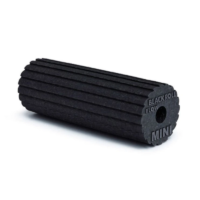 BLACKROLL MINI Flow čierny - AEROBIC.sk BLACKROLL MINI Flow – masážna penová valčeková pomôcka pre regeneráciu a uvoľnenie svalov